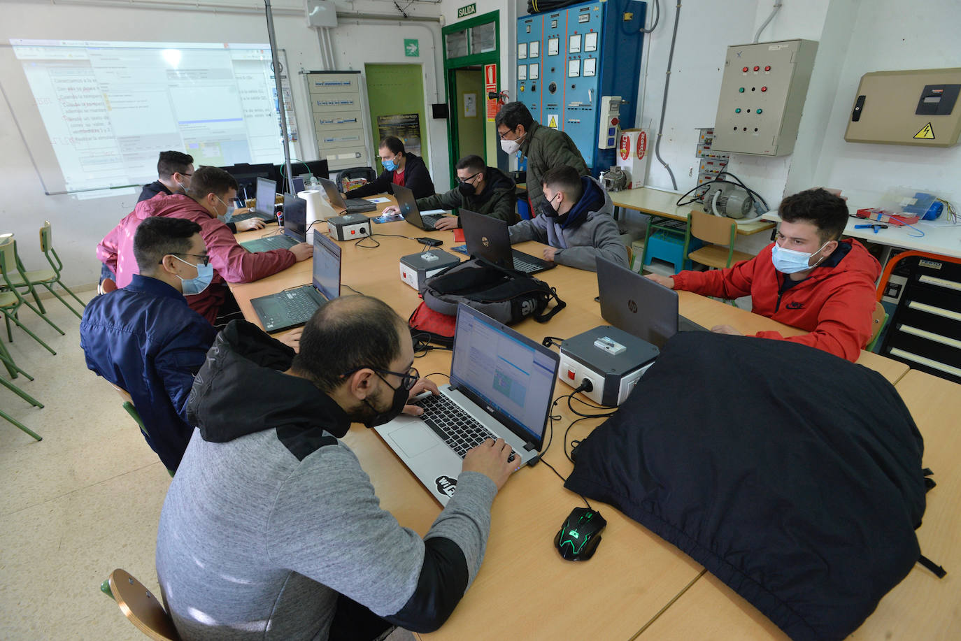 Fotos: Colegios e institutos de la Región esperan con bajas la incorporación de 800 nuevos docentes