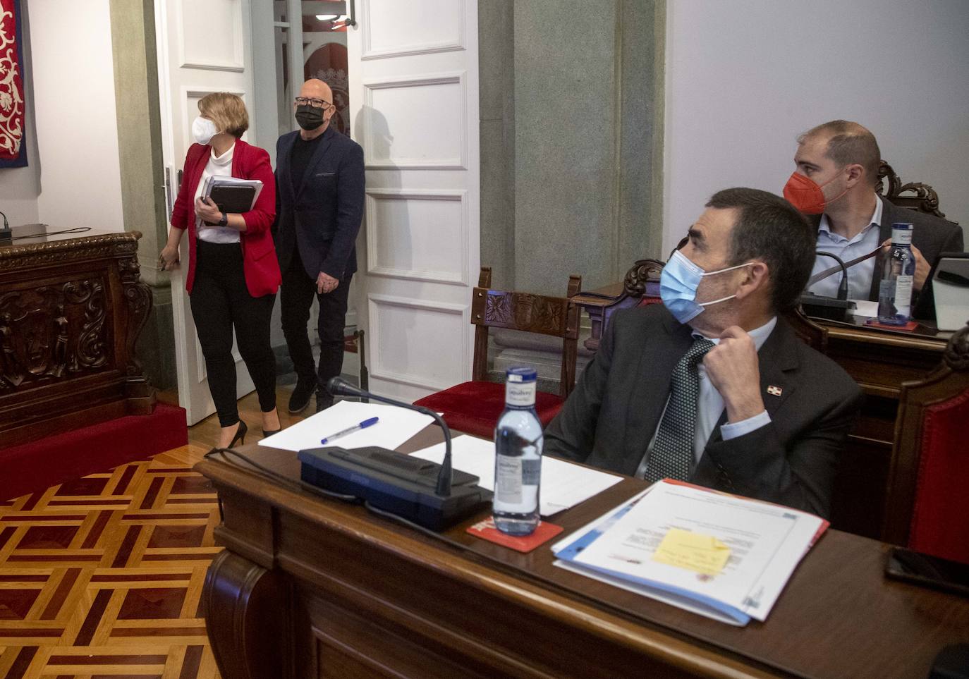 Fotos: El Pleno de Cartagena pide a la Comunidad que haga ya la vía de evacuación de Alumbres en caso de emergencia industrial