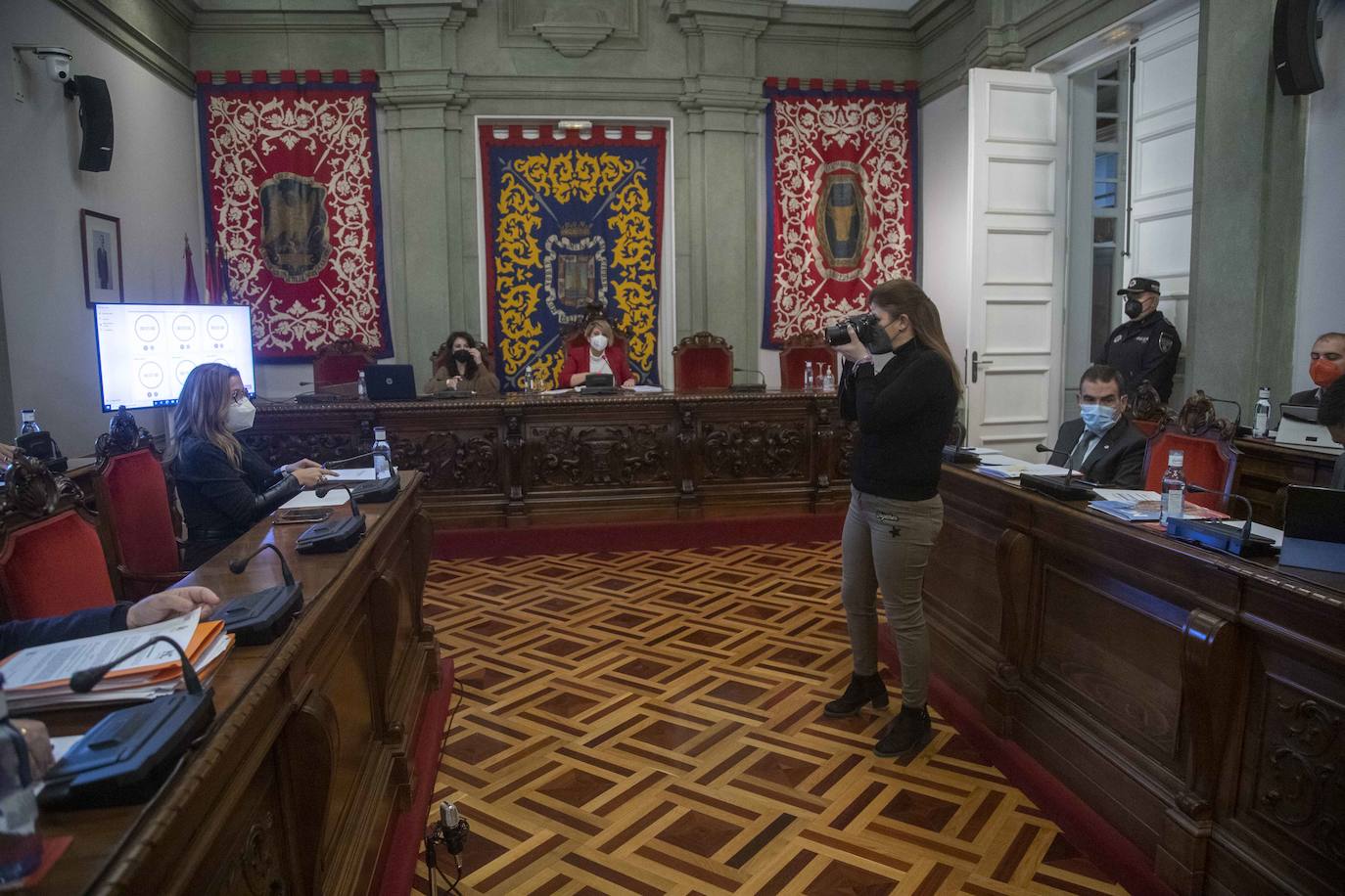 Fotos: El Pleno de Cartagena pide a la Comunidad que haga ya la vía de evacuación de Alumbres en caso de emergencia industrial
