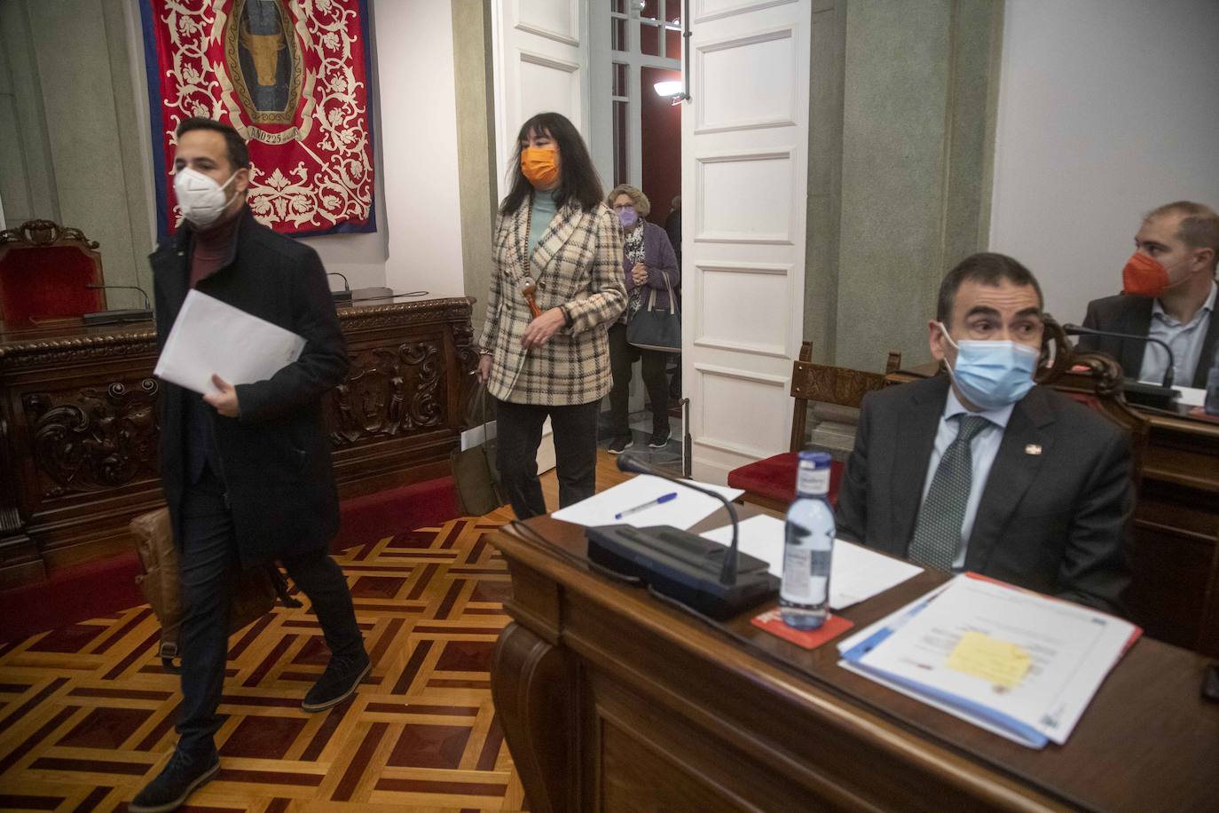 Fotos: El Pleno de Cartagena pide a la Comunidad que haga ya la vía de evacuación de Alumbres en caso de emergencia industrial