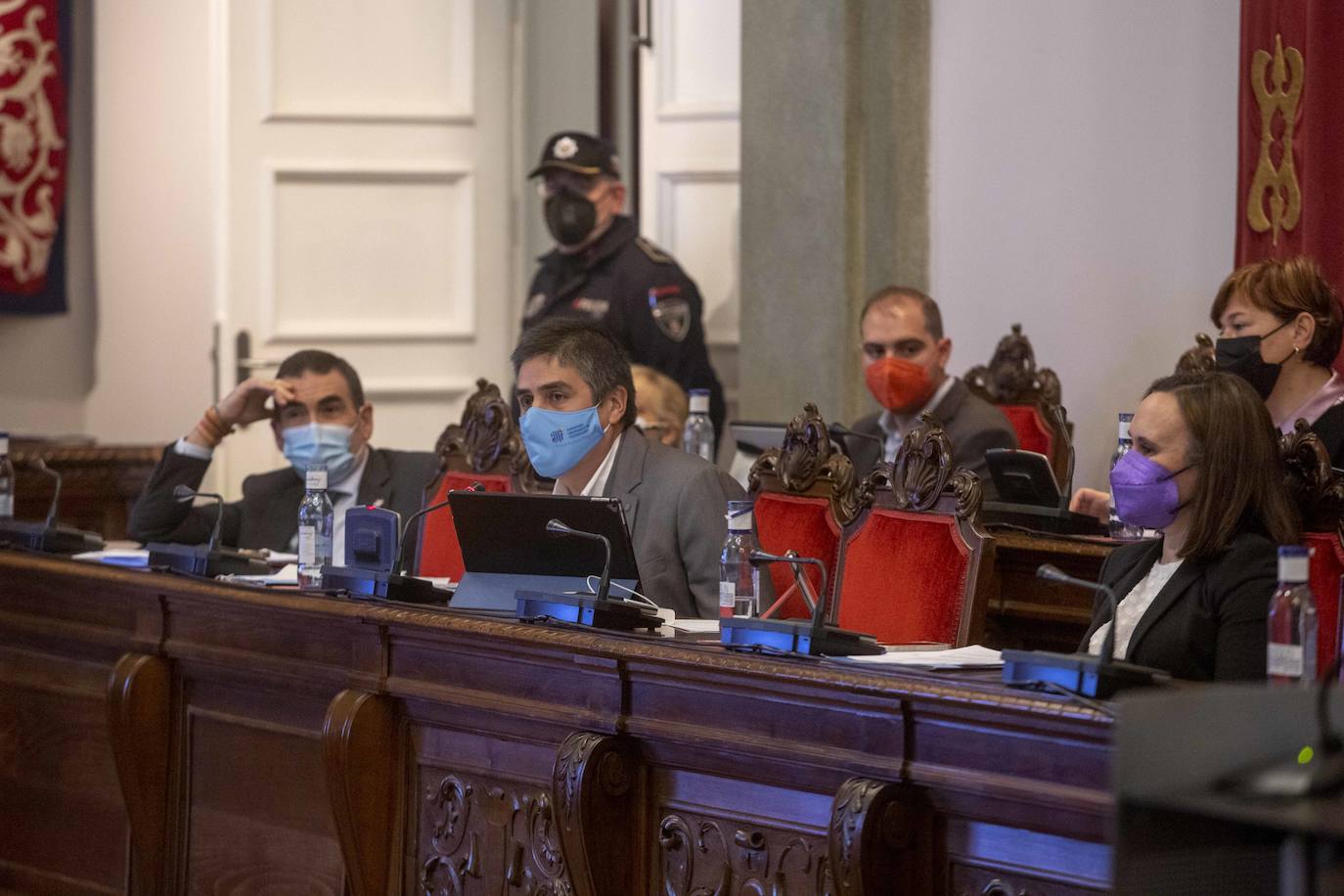 Fotos: El Pleno de Cartagena pide a la Comunidad que haga ya la vía de evacuación de Alumbres en caso de emergencia industrial