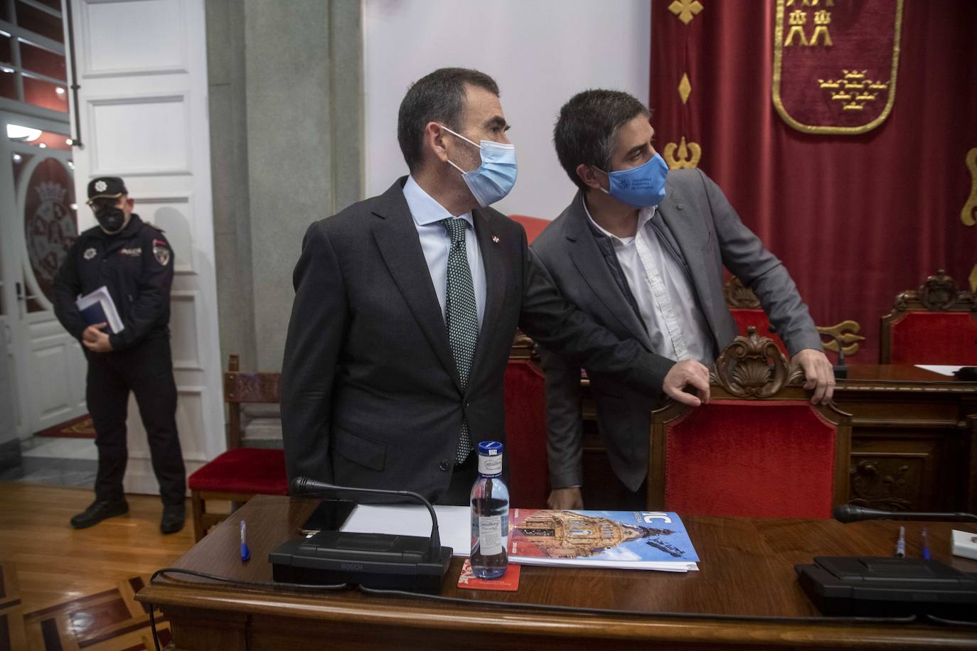 Fotos: El Pleno de Cartagena pide a la Comunidad que haga ya la vía de evacuación de Alumbres en caso de emergencia industrial