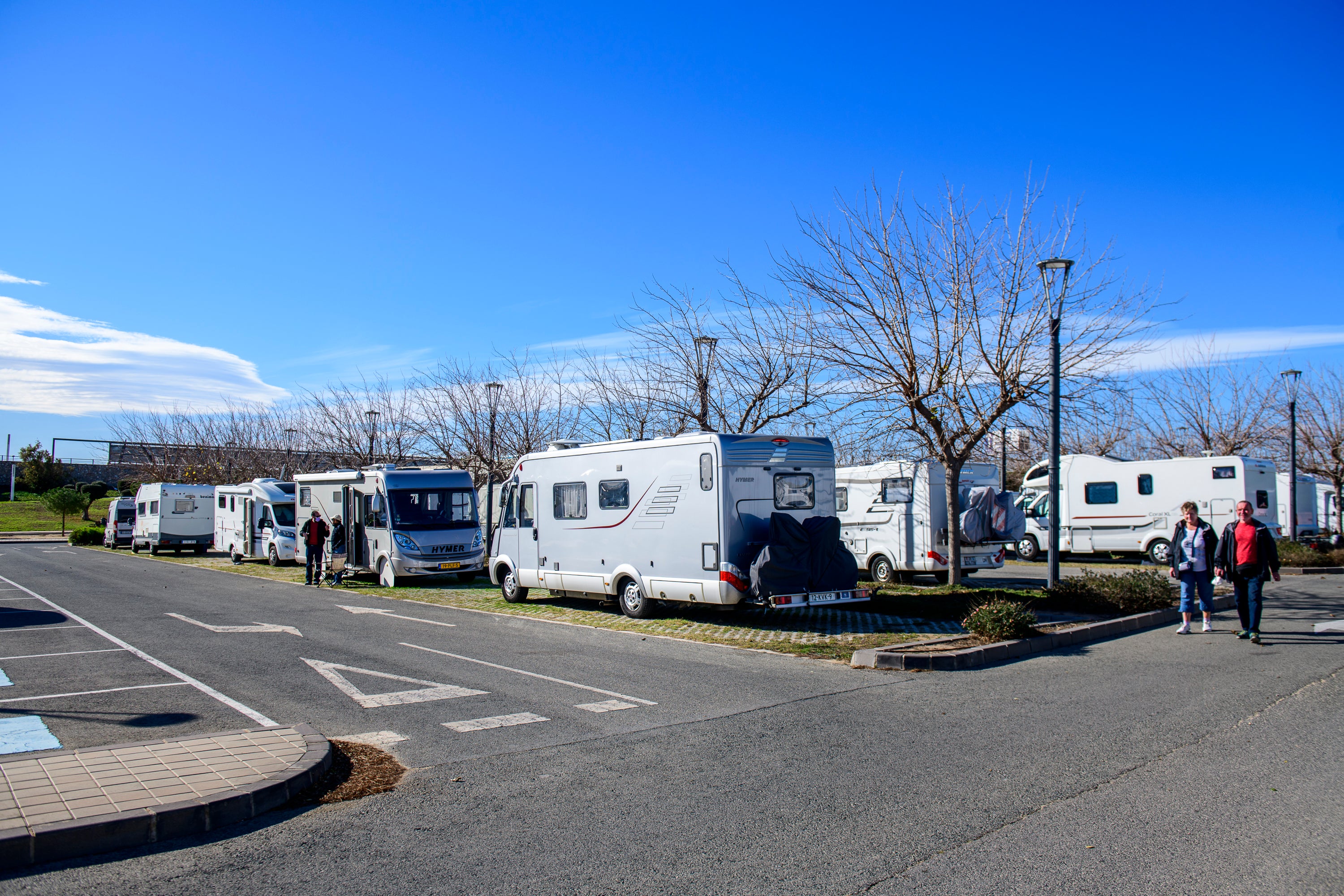 Fotos: Las autocaravanas llenan el área municipal de Thader en Murcia