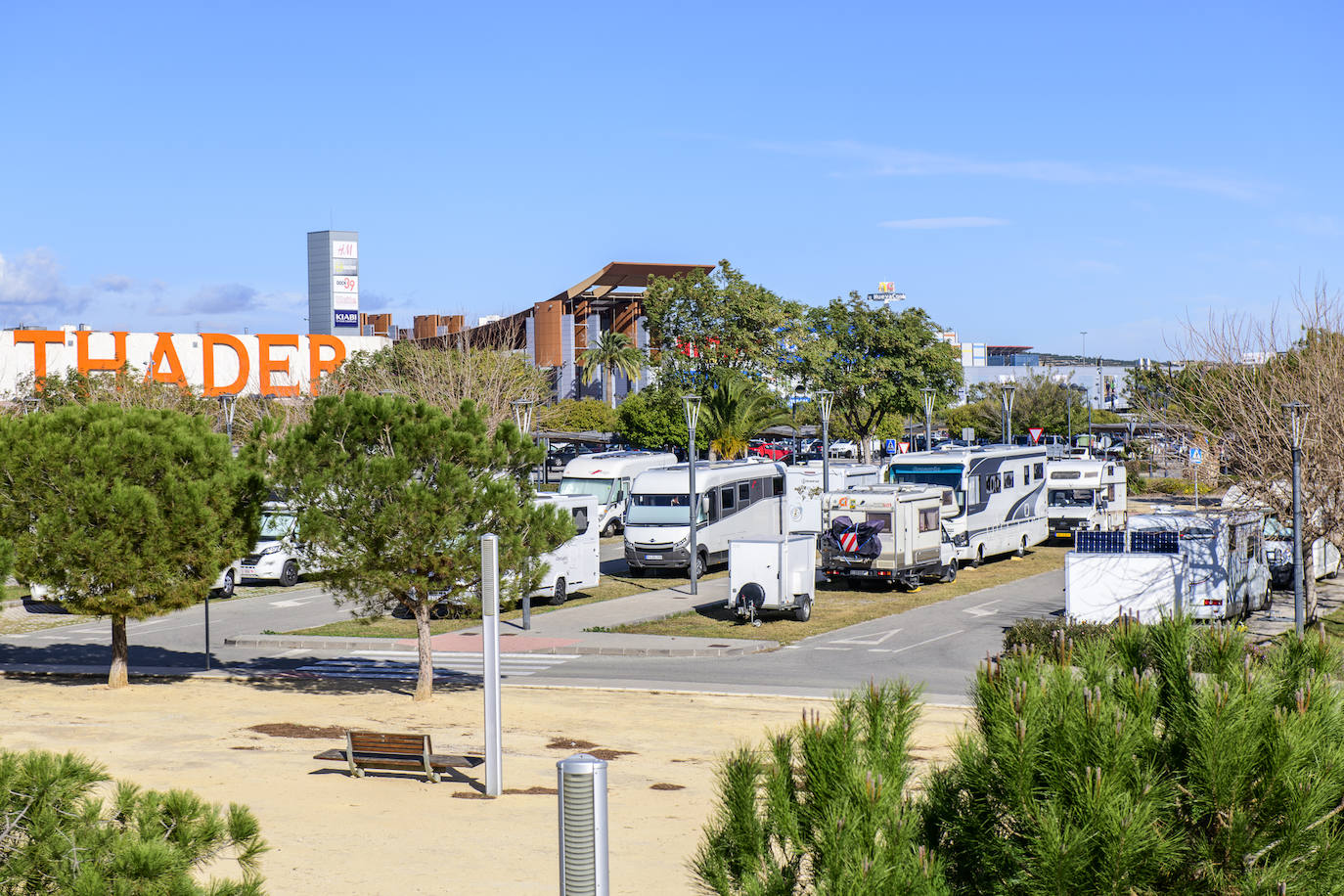 Fotos: Las autocaravanas llenan el área municipal de Thader en Murcia