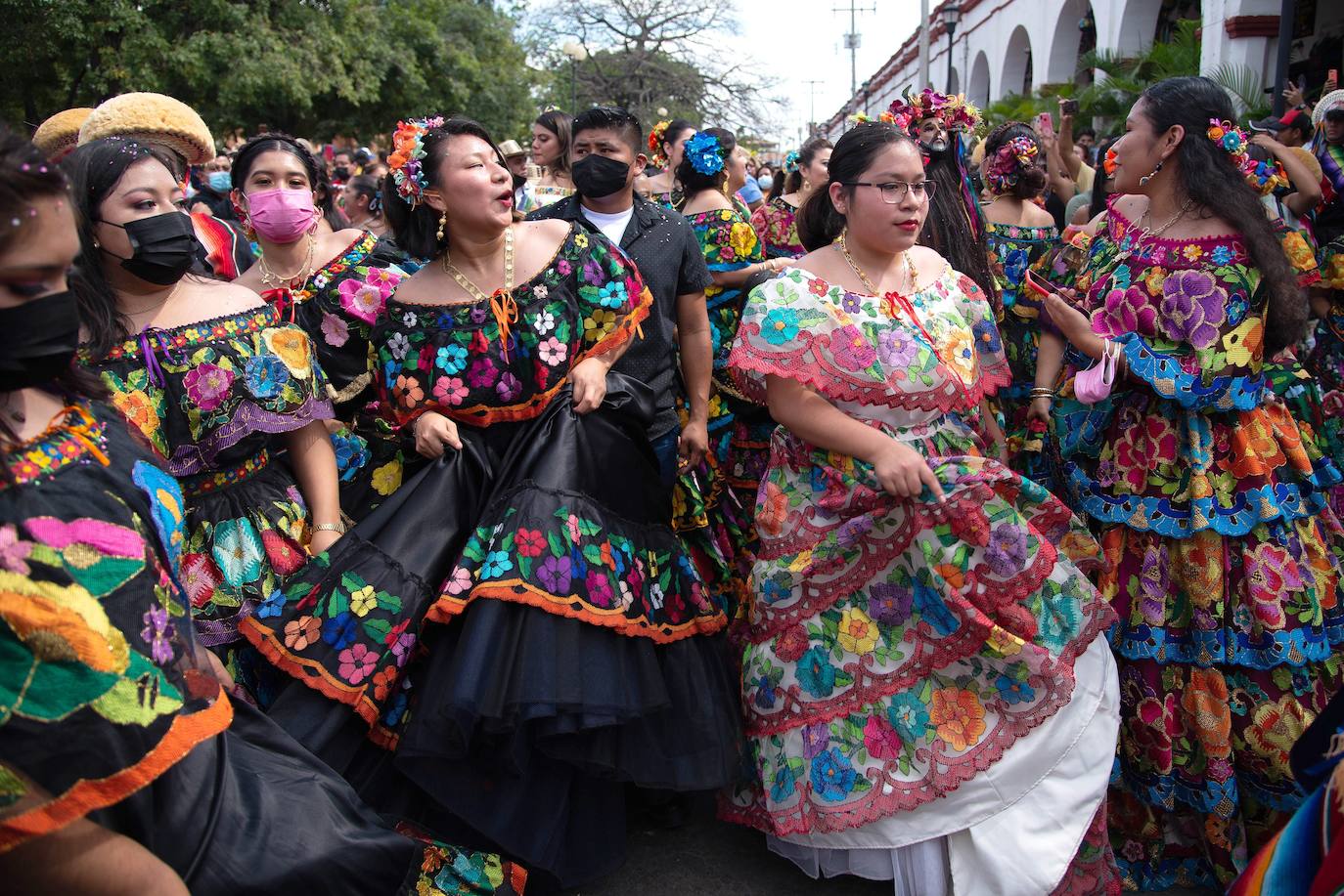 Fotos: Danzantes parachicos y mujeres chiapanecas