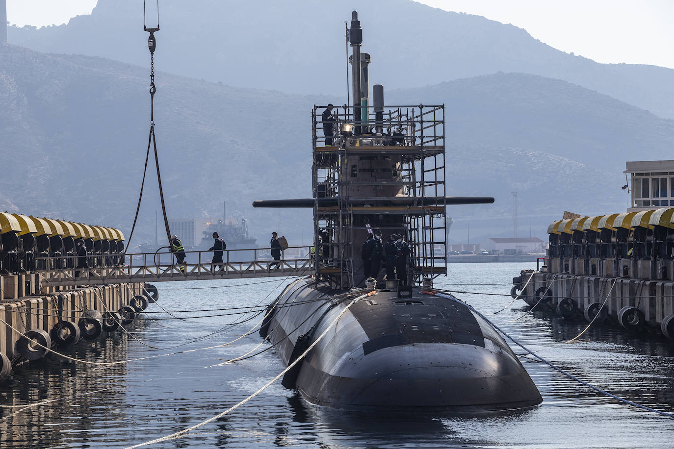 Fotos: Visita de la ministra de Defensa al astillero de Navantia en Cartagena