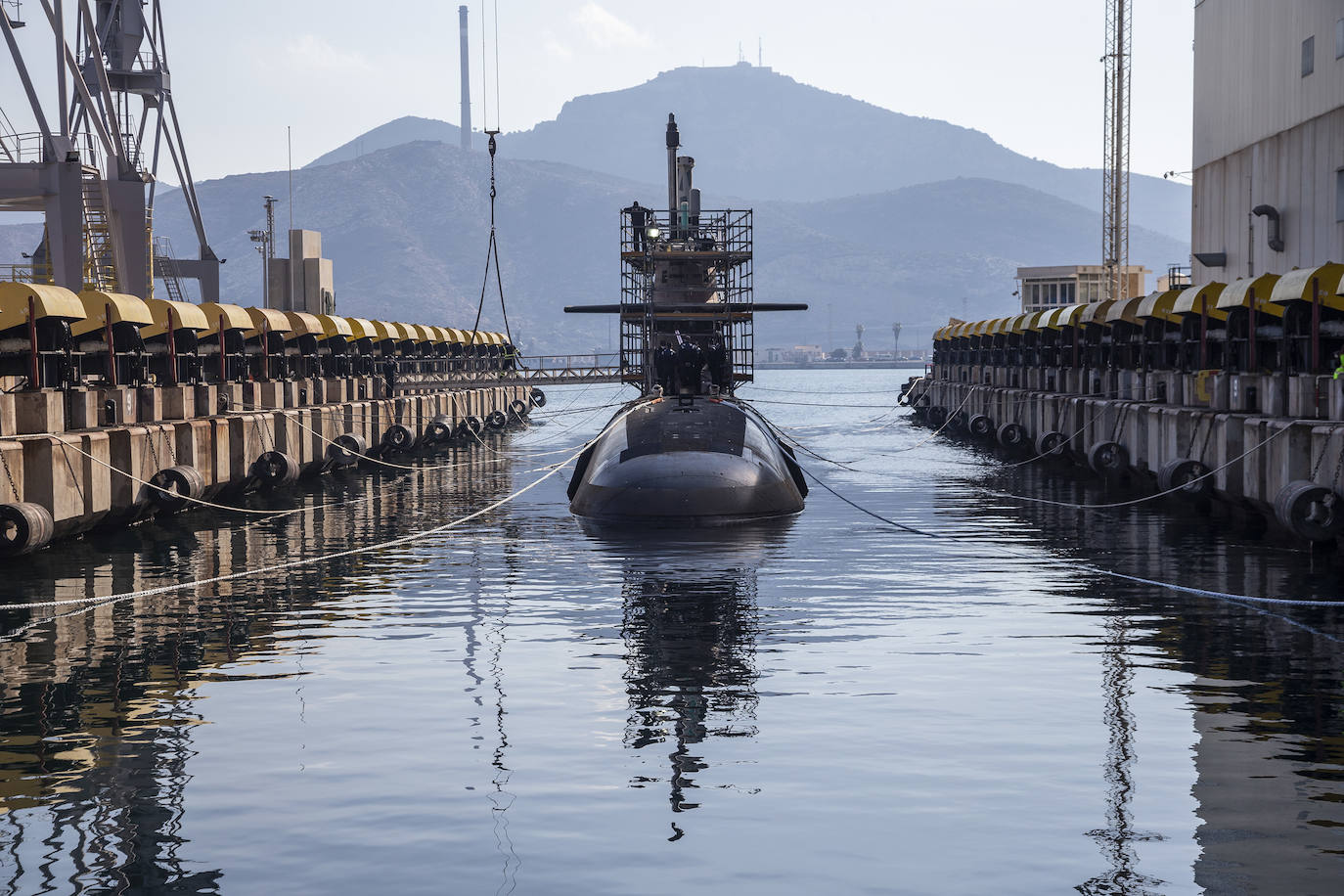 Fotos: Visita de la ministra de Defensa al astillero de Navantia en Cartagena