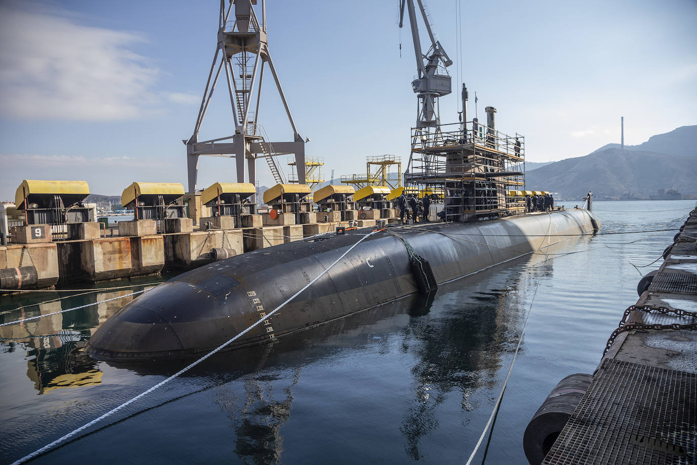 Fotos: Visita de la ministra de Defensa al astillero de Navantia en Cartagena