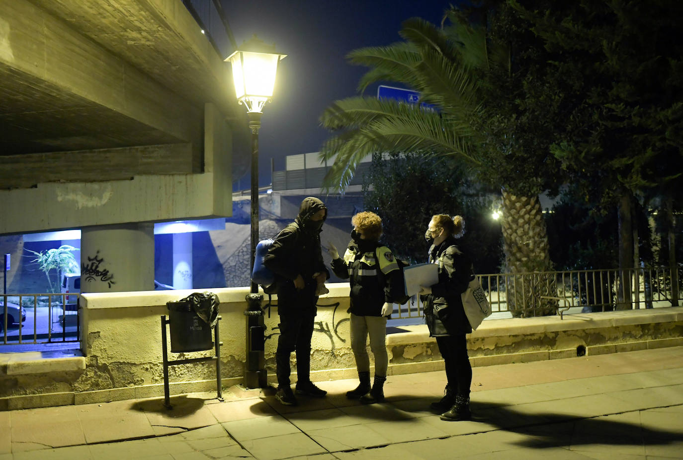 Fotos: El Semas asiste a más de 70 personas sin hogar durante la &#039;operación frío&#039;