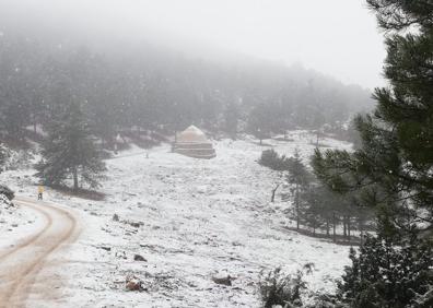 Imagen secundaria 1 - Nieva en las zonas más altas de Sierra Espuña