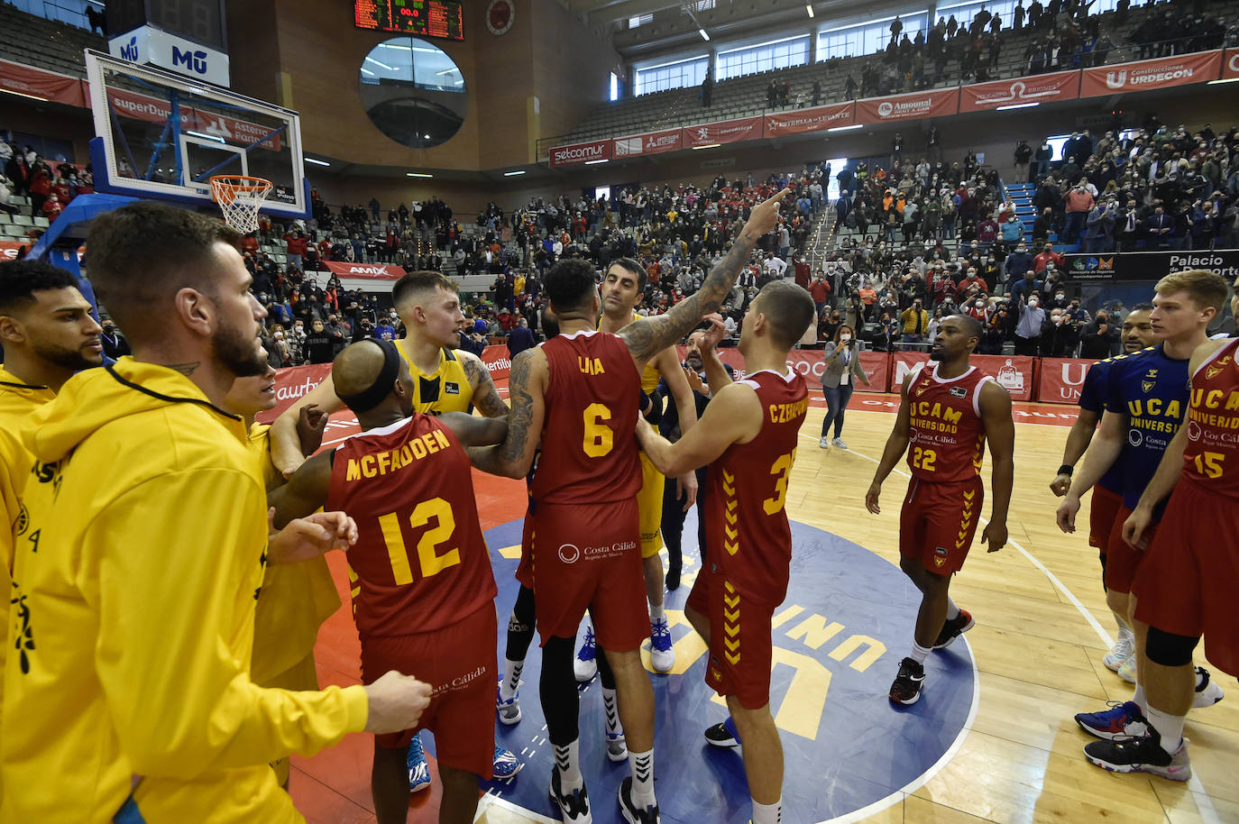 Fotos: El UCAM supera al Tenerife y se clasifica para la Copa del Rey