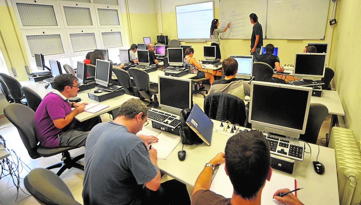 Alumnos del Carlos III de Informática, en una clase presencial. 