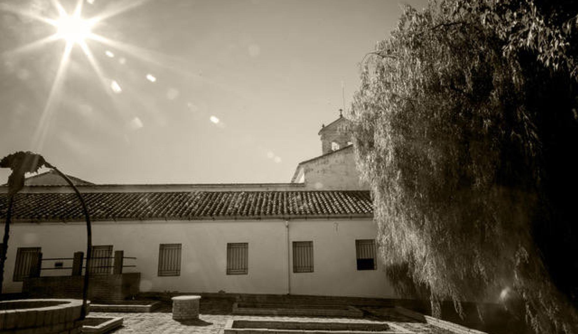 'Sé que estás ahi'. Convento de San José y Santa Teresa, Comunidad de Carmelitas Descalzas. Bujalance (Córdoba). Video con fotografías que habla sobre la paz interior y sobre la despoblación, que también llega a los conventos de clausura. Este fue abandonado en 2021. 