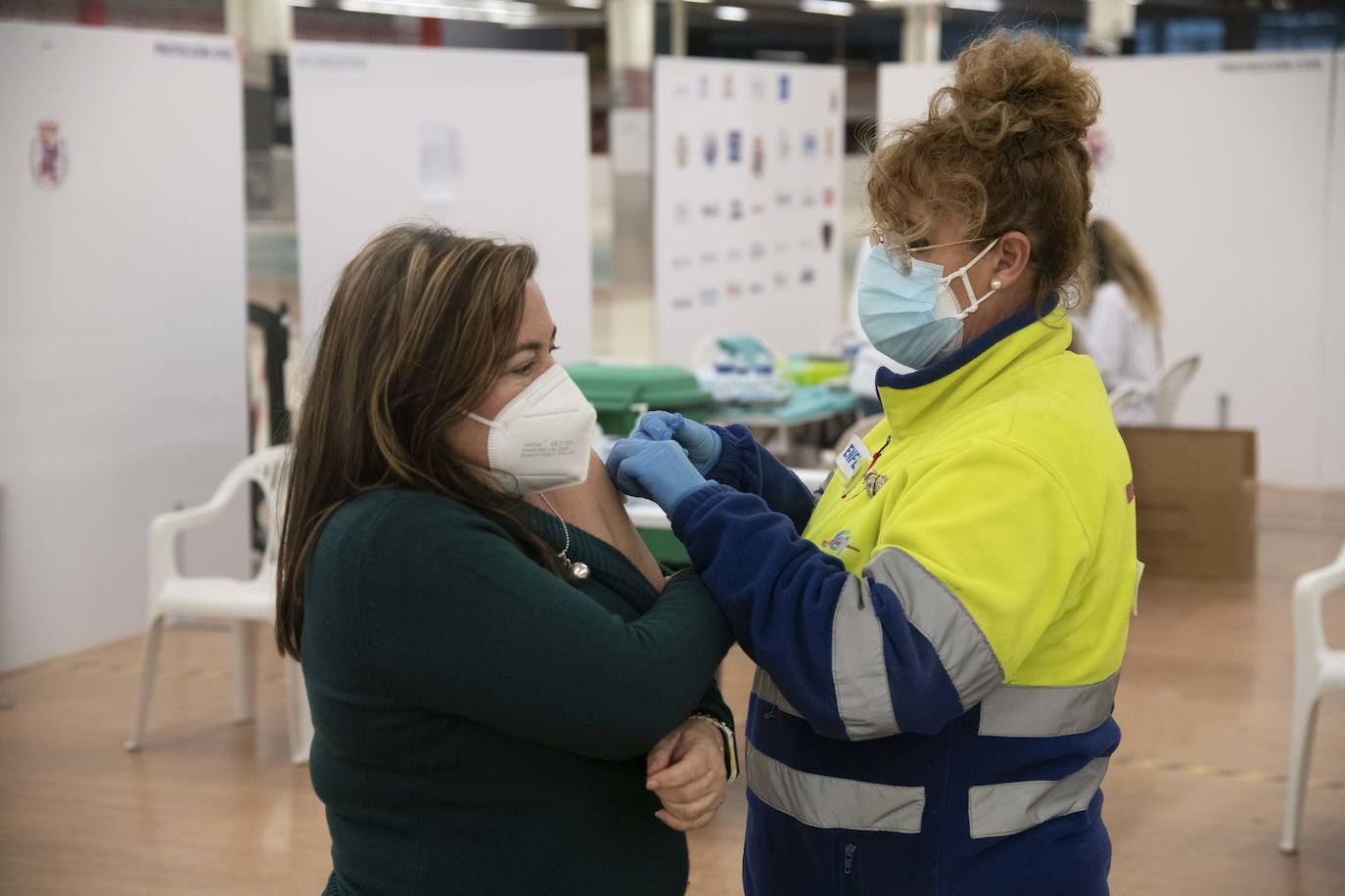 Fotos: Tercera dosis de la vacuna en Cartagena