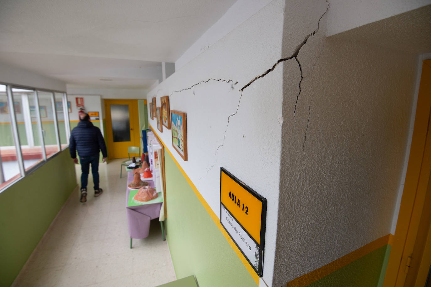 Fotos: Sin calefacción y con las ventanas abiertas en el colegio de Corvera