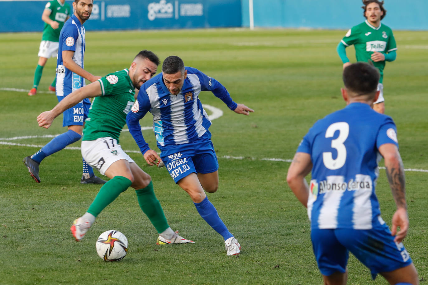 Fotos: El Águilas no detiene su caída