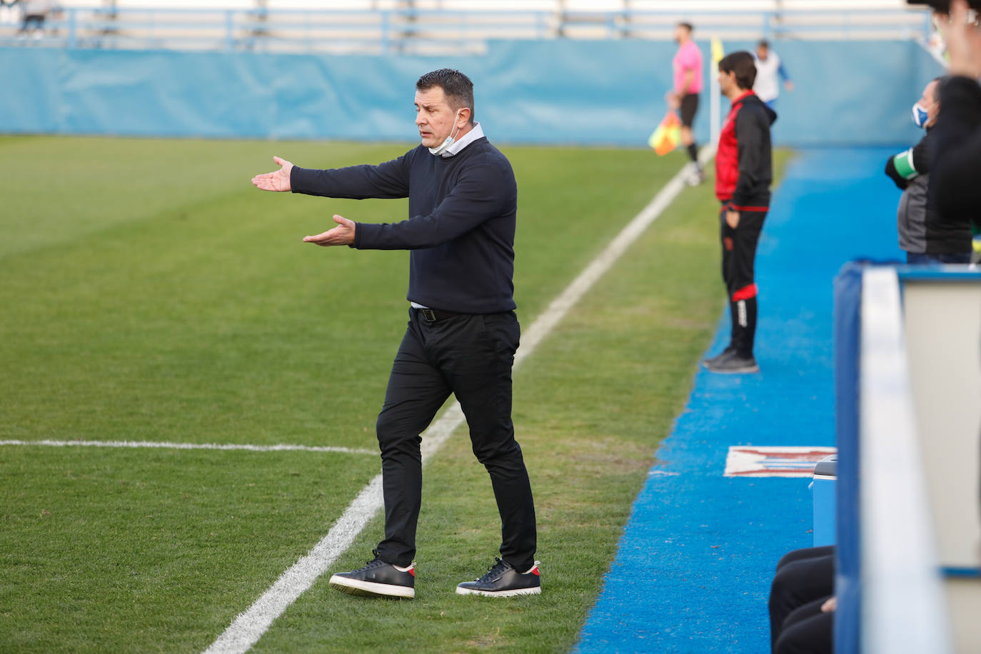 Fotos: El Águilas no detiene su caída