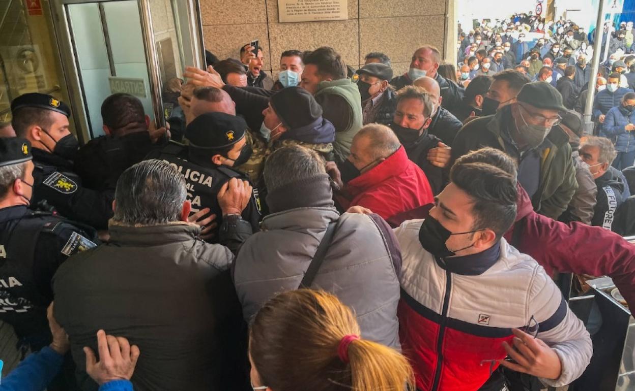 Altercados en Lorca, este lunes.