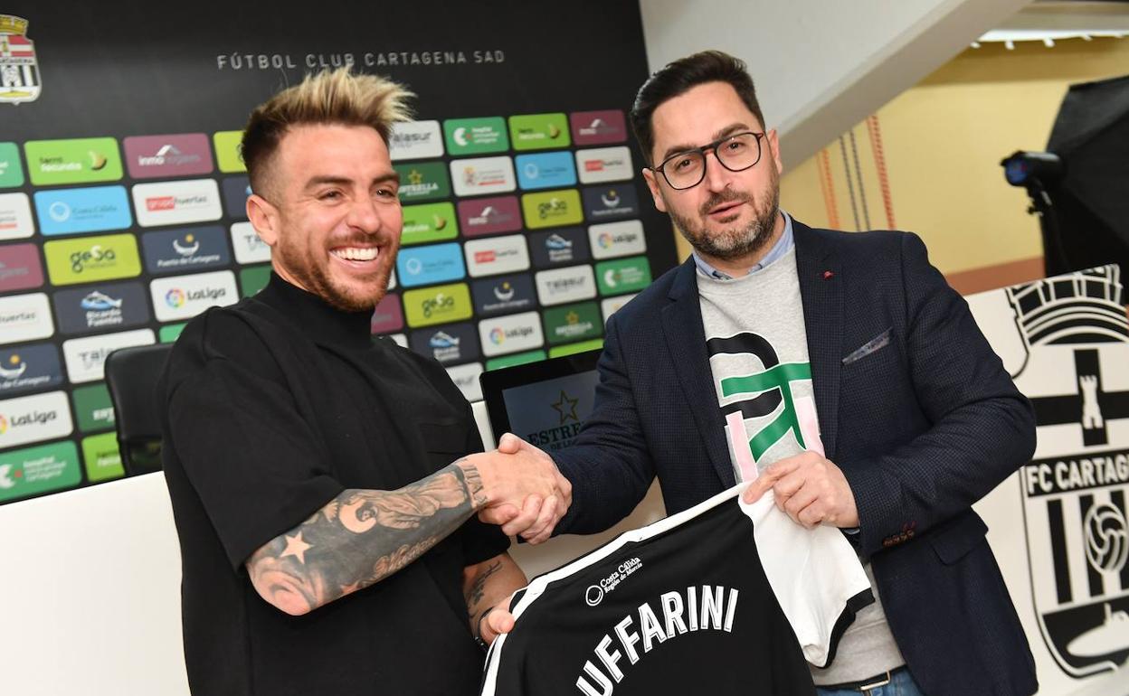 Buffarini con Belmonte en la presentación.