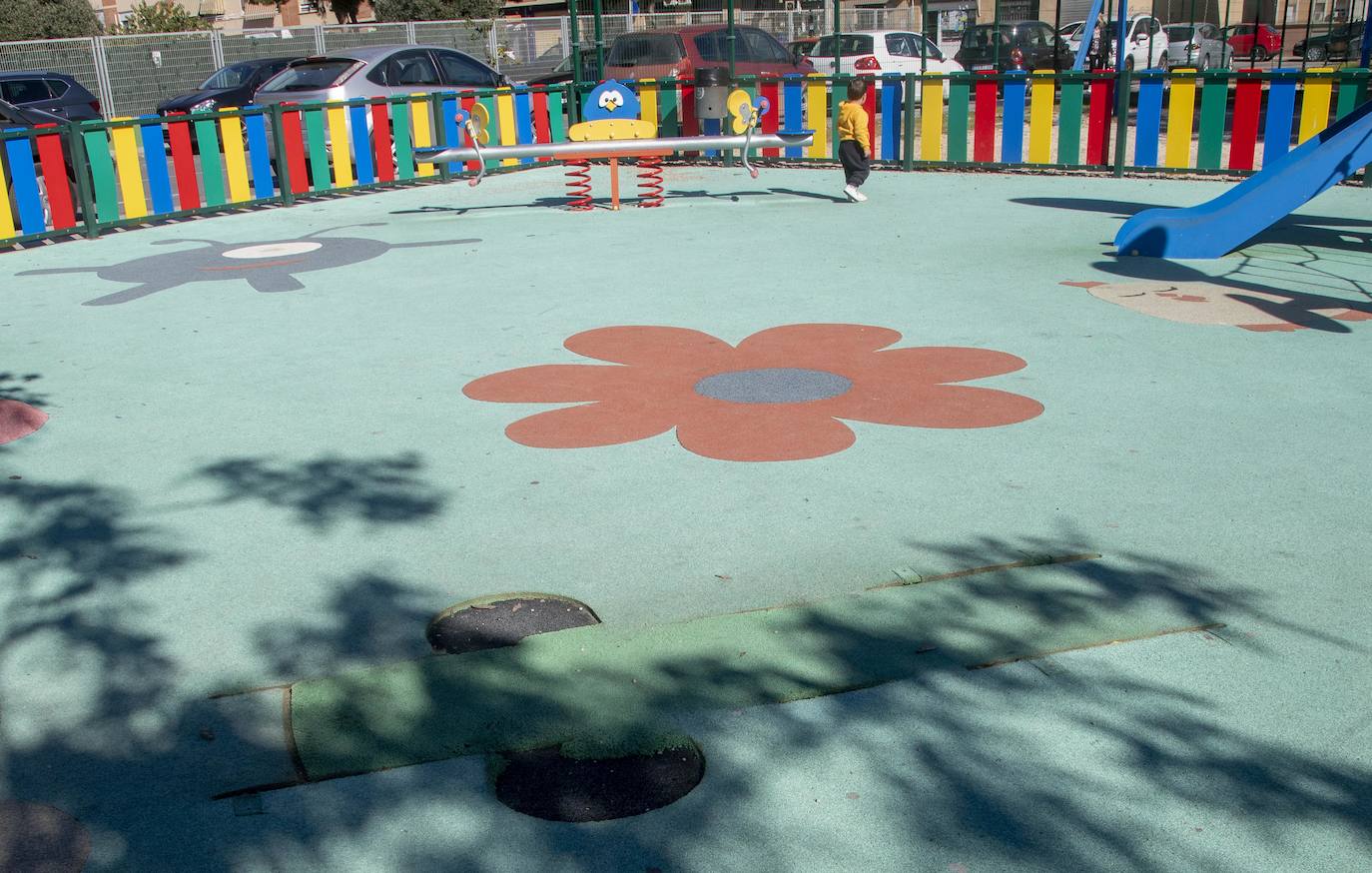 Fotos: Parques infantiles deteriorados en Cartagena