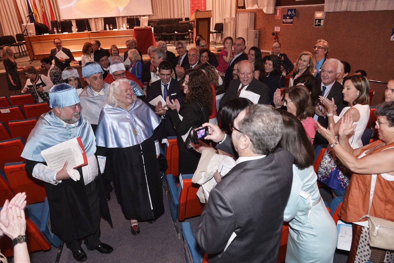 Fue nombrada Doctora Honoris Causa en la Universidad de Murcia en 2015.