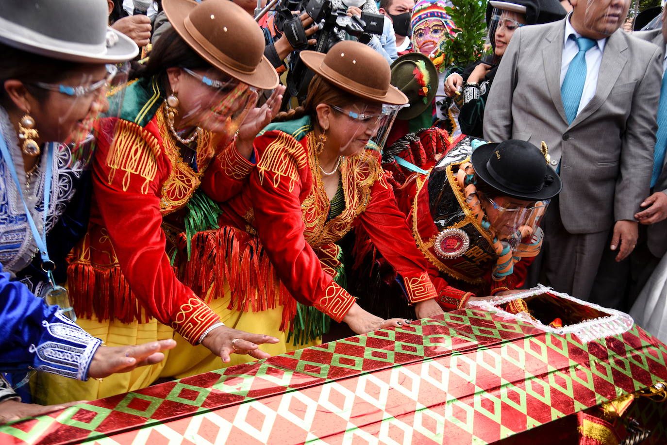 Fotos: Un beso y una vacuna para el Pepino