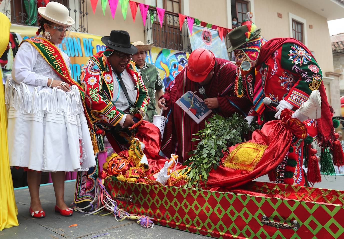 Fotos: Un beso y una vacuna para el Pepino