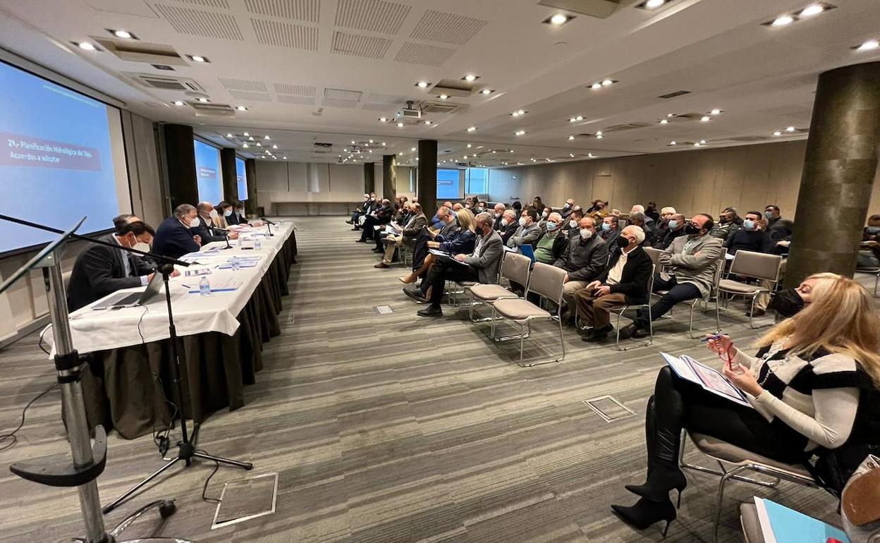 La asamblea extraordinaria celebrada en el hotel Agalia de Murcia este martes. 