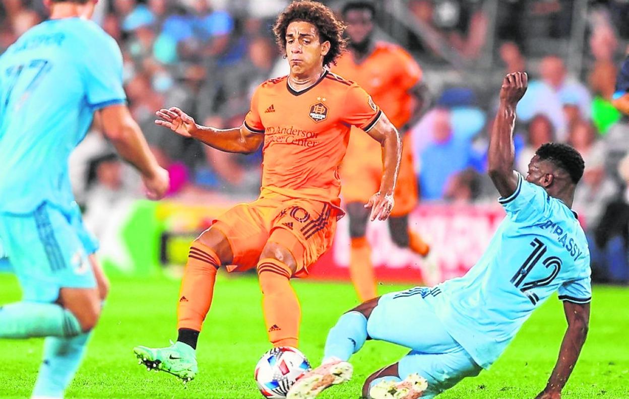 El panameño Carrasquilla, en un partido con la camiseta del Houston Dynamo. 