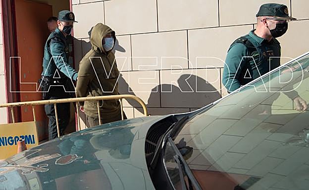 El asesino confeso de Claudia abandona los juzgados de Totana tras pasar a disposición judicial, este jueves.