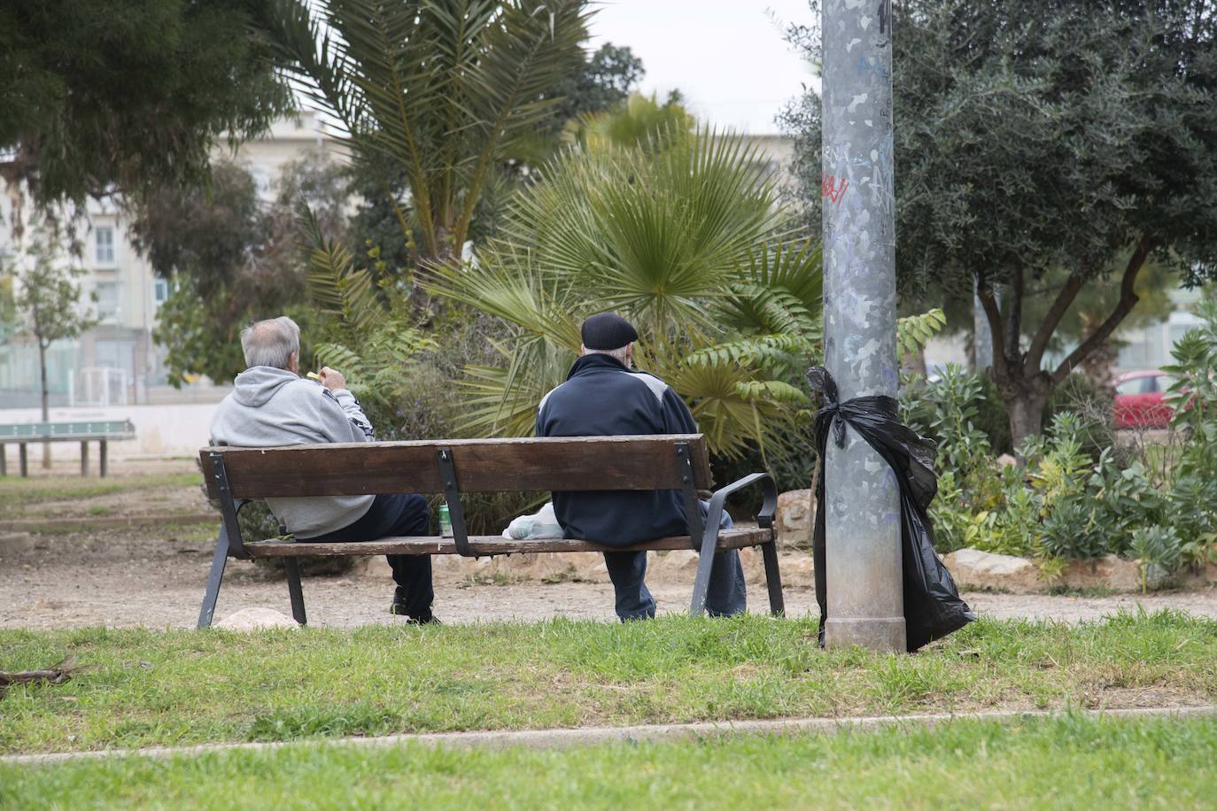 Fotos: Los continuos actos vandálicos irritan y ponen en guardia a los vecinos de Nueva Cartagena