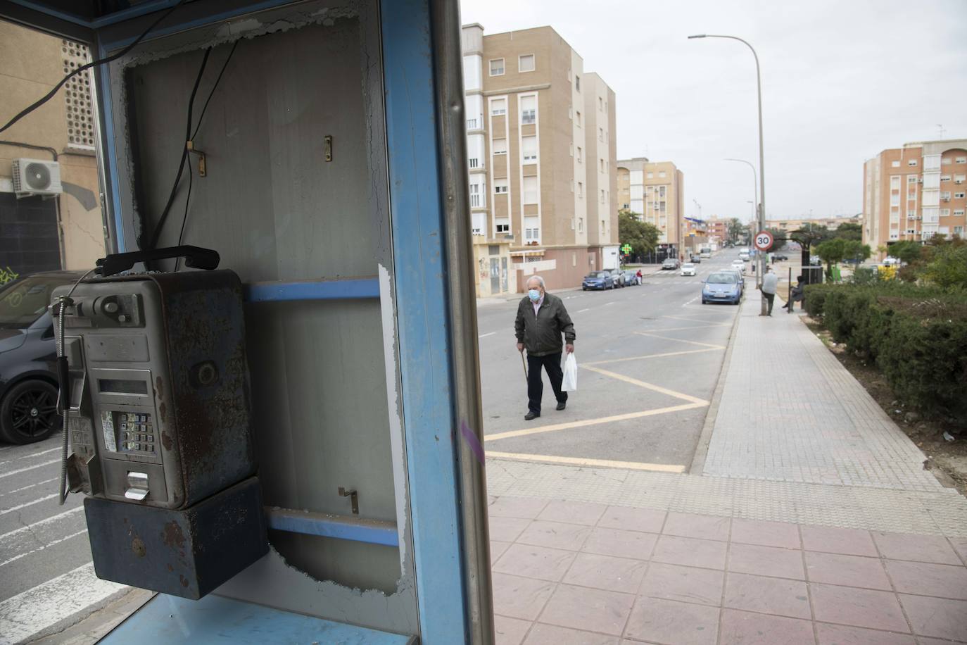 Fotos: Los continuos actos vandálicos irritan y ponen en guardia a los vecinos de Nueva Cartagena