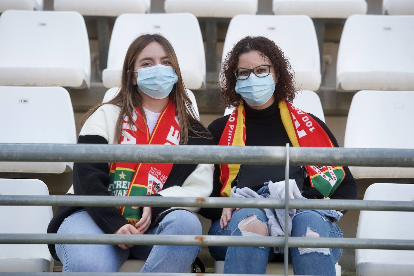Fotos: Búscate en las gradas del Enrique Roca