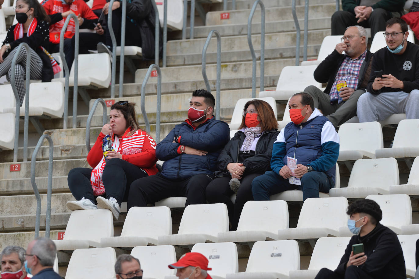 Fotos: Búscate en las gradas del Enrique Roca