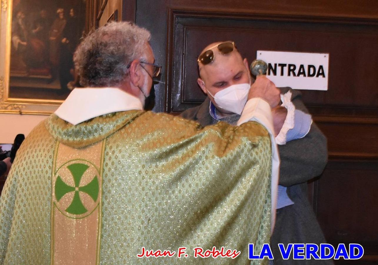 Una treintena de niños participaron el pasado domingo en la ceremonia de bendición y presentación de los recién nacidos a la Vera Cruz celebrada en la basílica