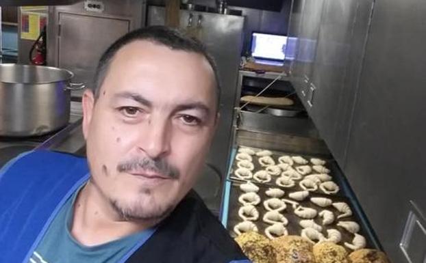 Fernando Santomé (50), de Bueu, era el encargado de la cocina. 