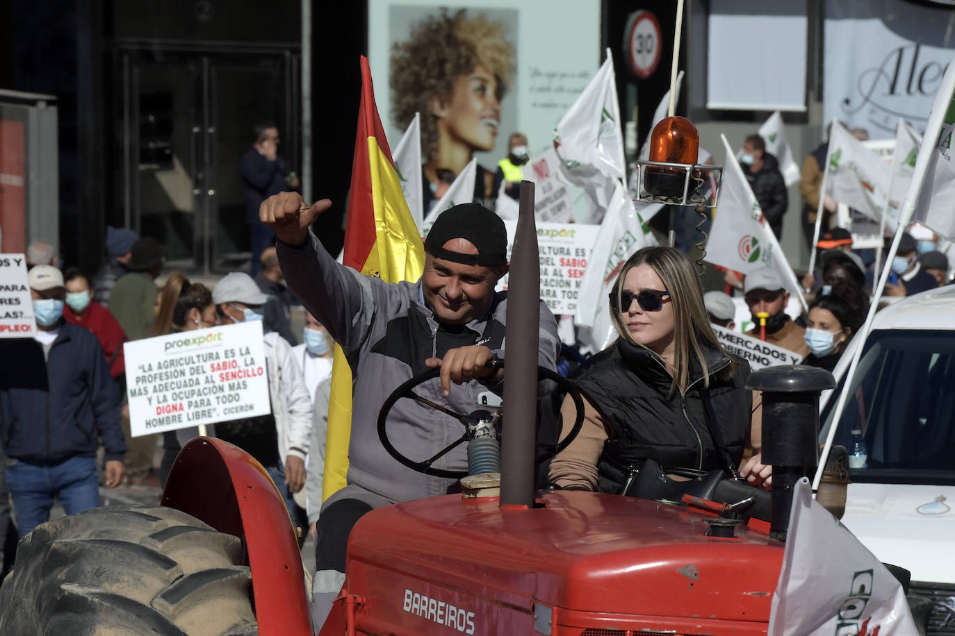 Fotos: Los agricultores salen a la calle en Murcia por la mejora del sector