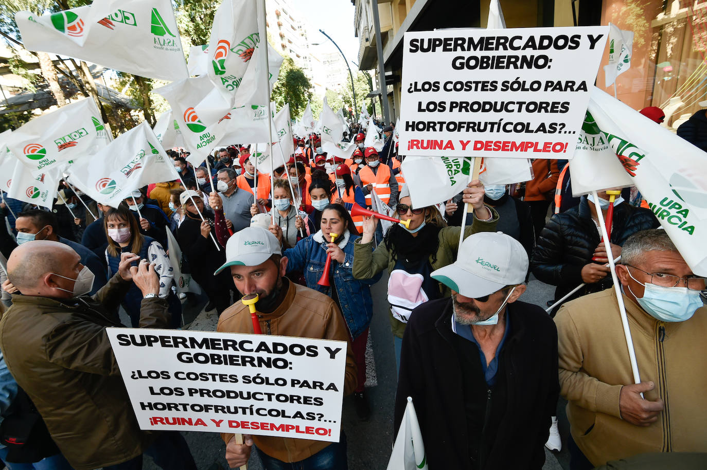 Fotos: Los agricultores salen a la calle en Murcia por la mejora del sector