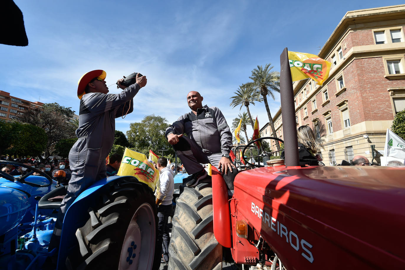 Fotos: Los agricultores salen a la calle en Murcia por la mejora del sector