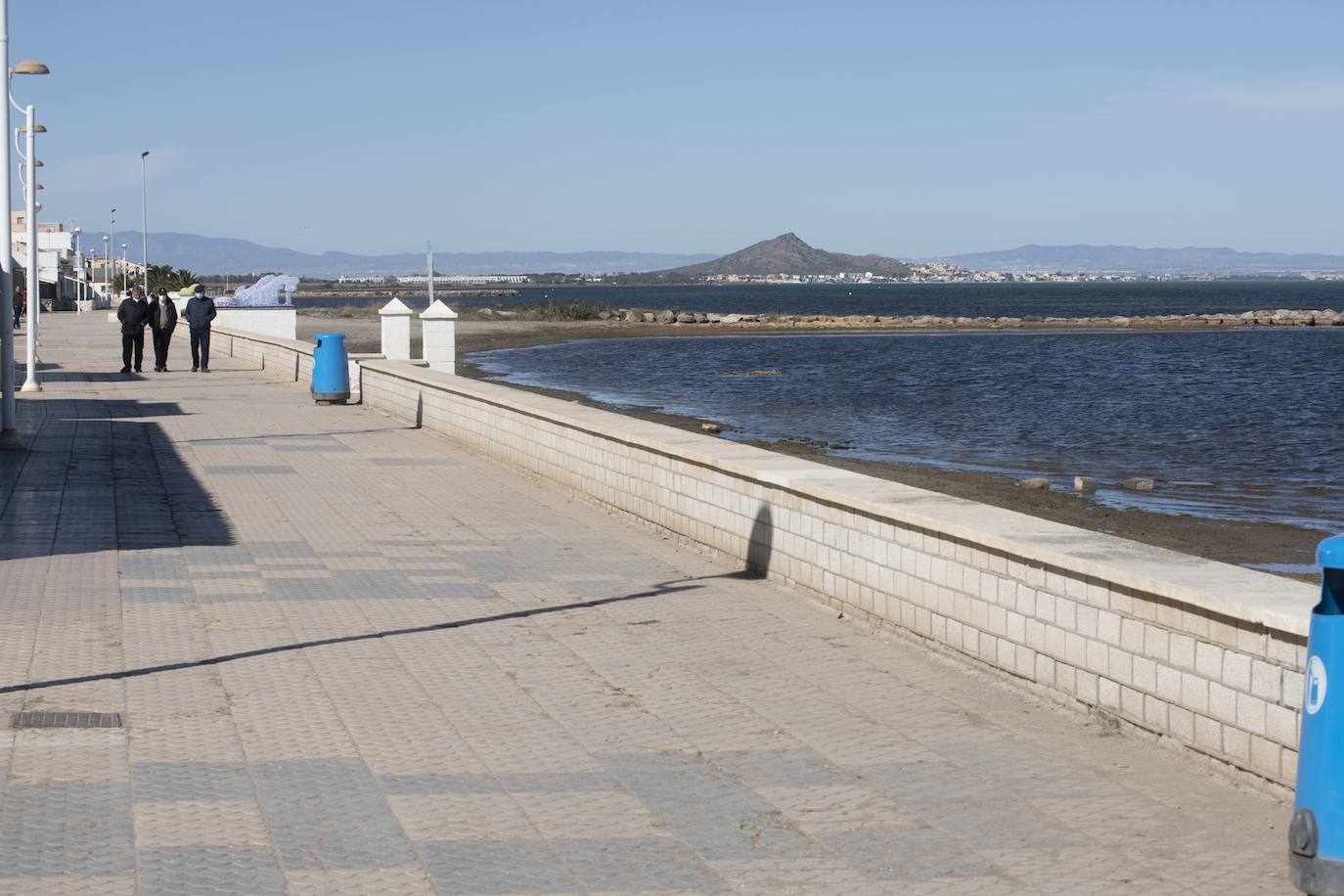 Fotos: Los Nietos resiste pese al estado del Mar Menor mientras Los Urrutias se hunde más