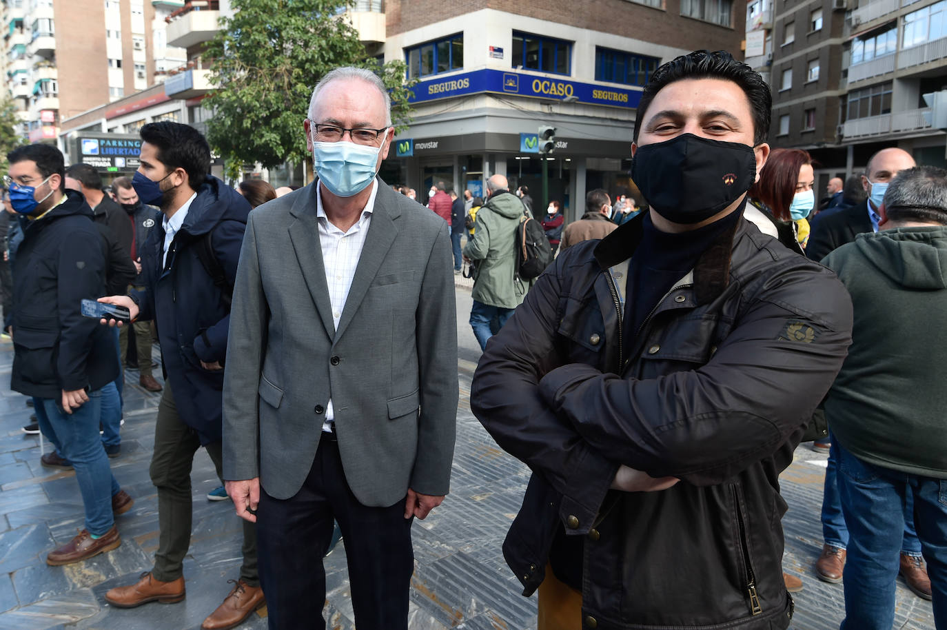 Fernando López Miras saluda a Lucas Jiménez, presidente del Scrats.