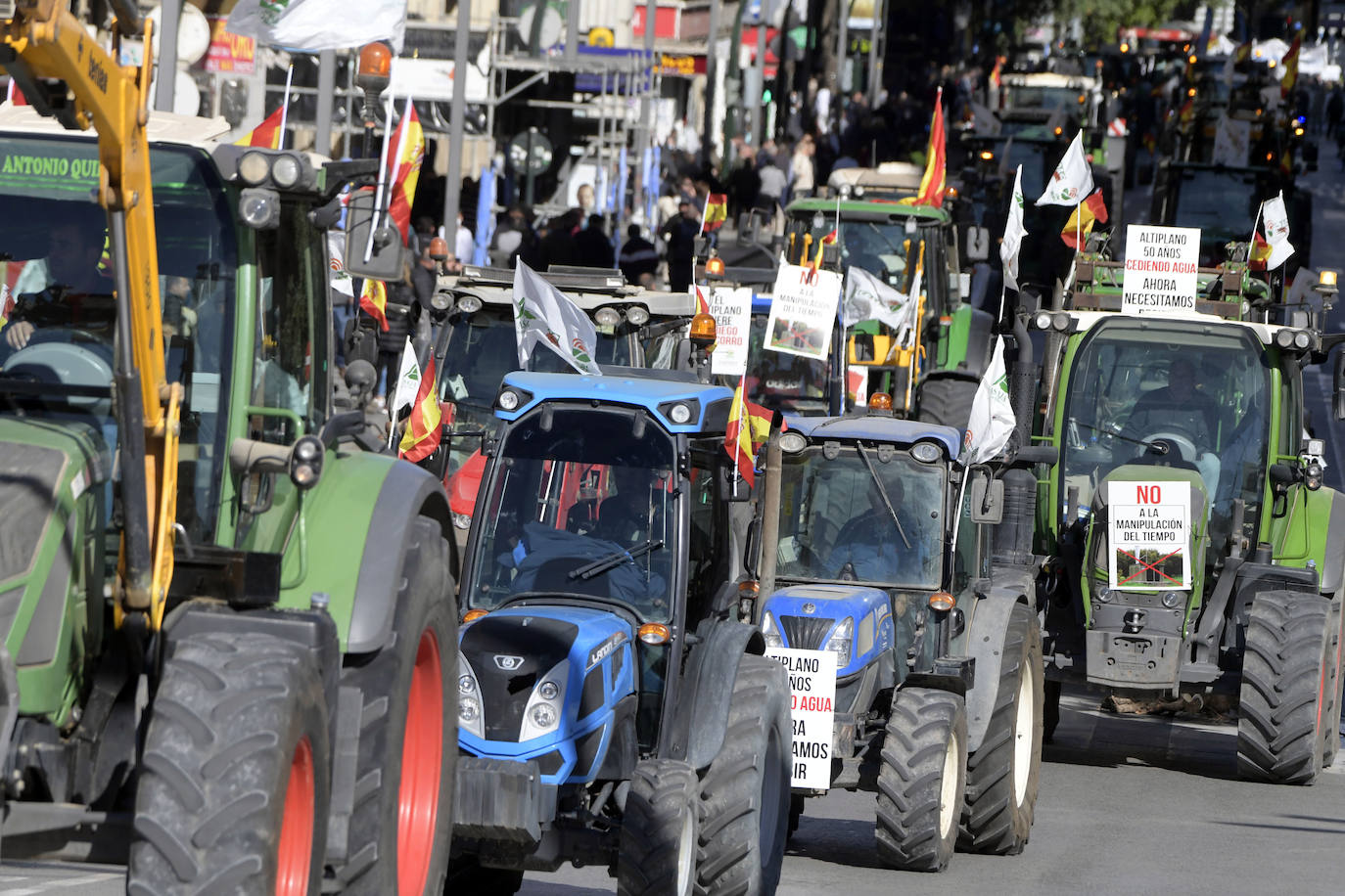 Fotos: Más de 500 tractores y camiones toman este miércoles Murcia en la manifestación del campo