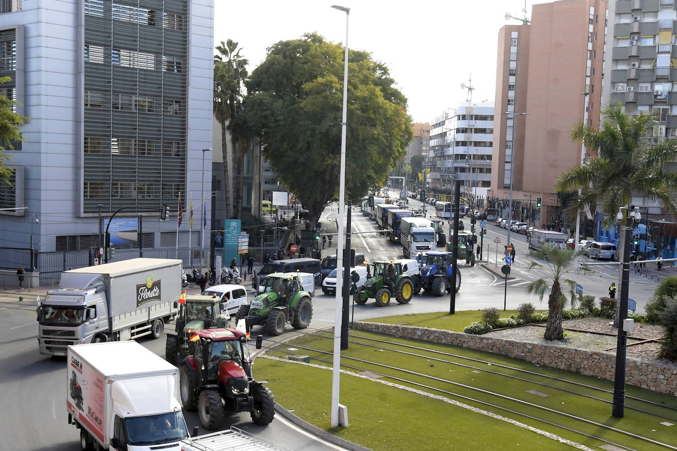 Fotos: Más de 500 tractores y camiones toman este miércoles Murcia en la manifestación del campo