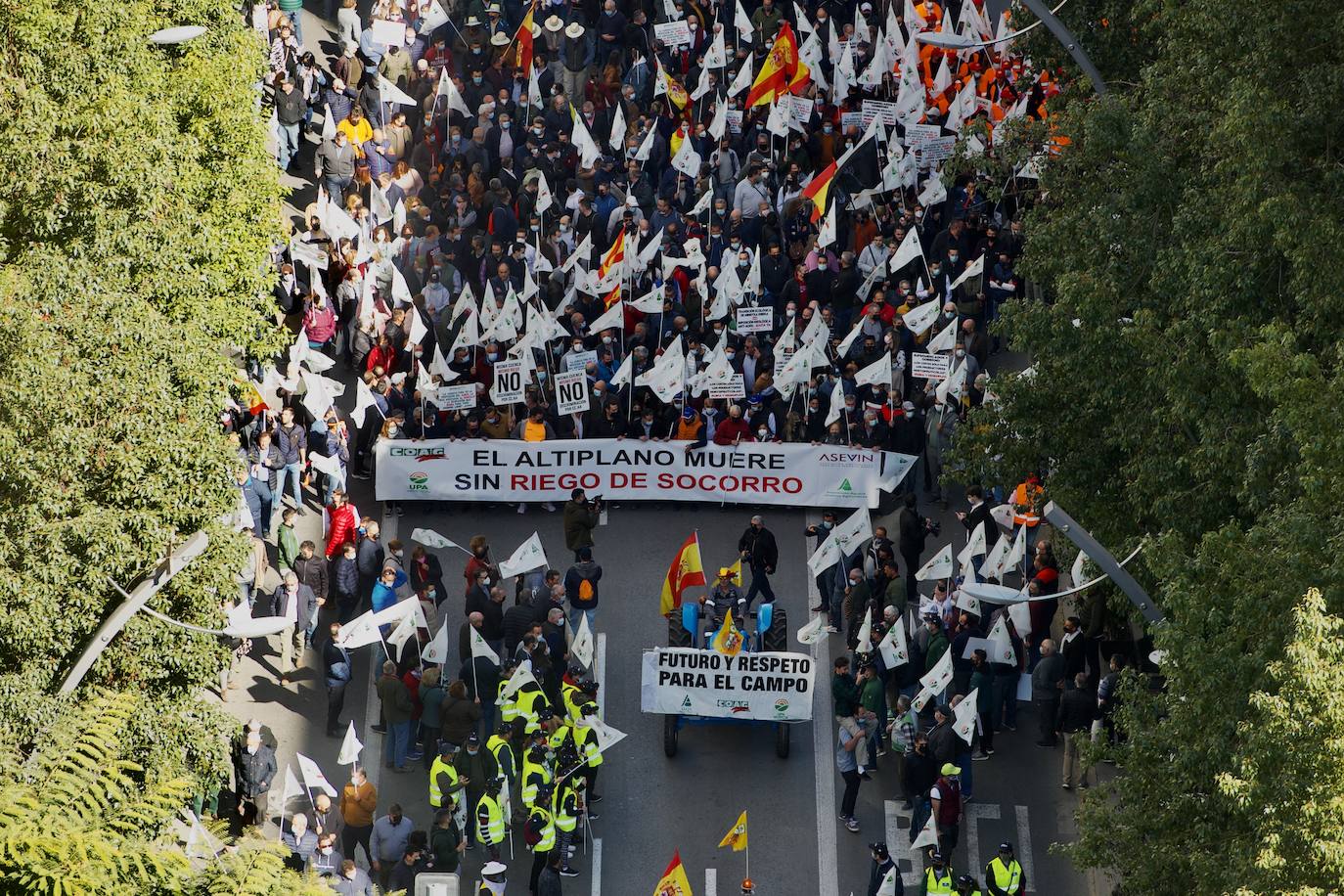 Fotos: Más de 500 tractores y camiones toman este miércoles Murcia en la manifestación del campo