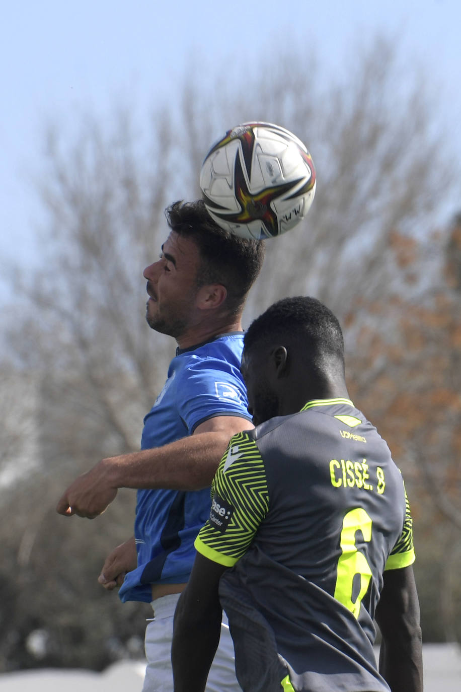 Alberto Vázquez celebra uno de los goles.