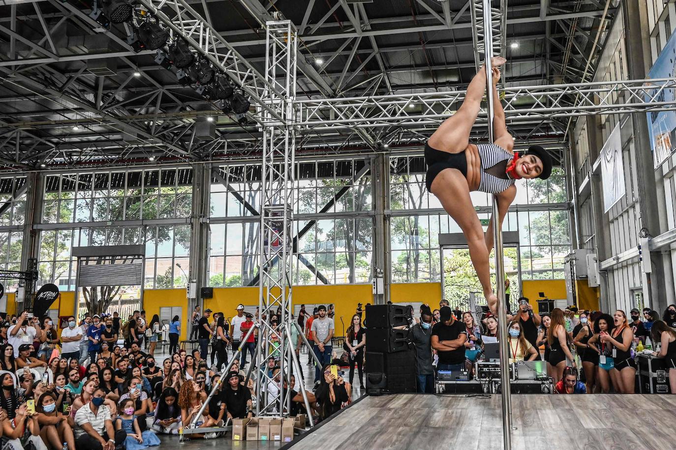 Fotos: &#039;Pole dance&#039; de calle