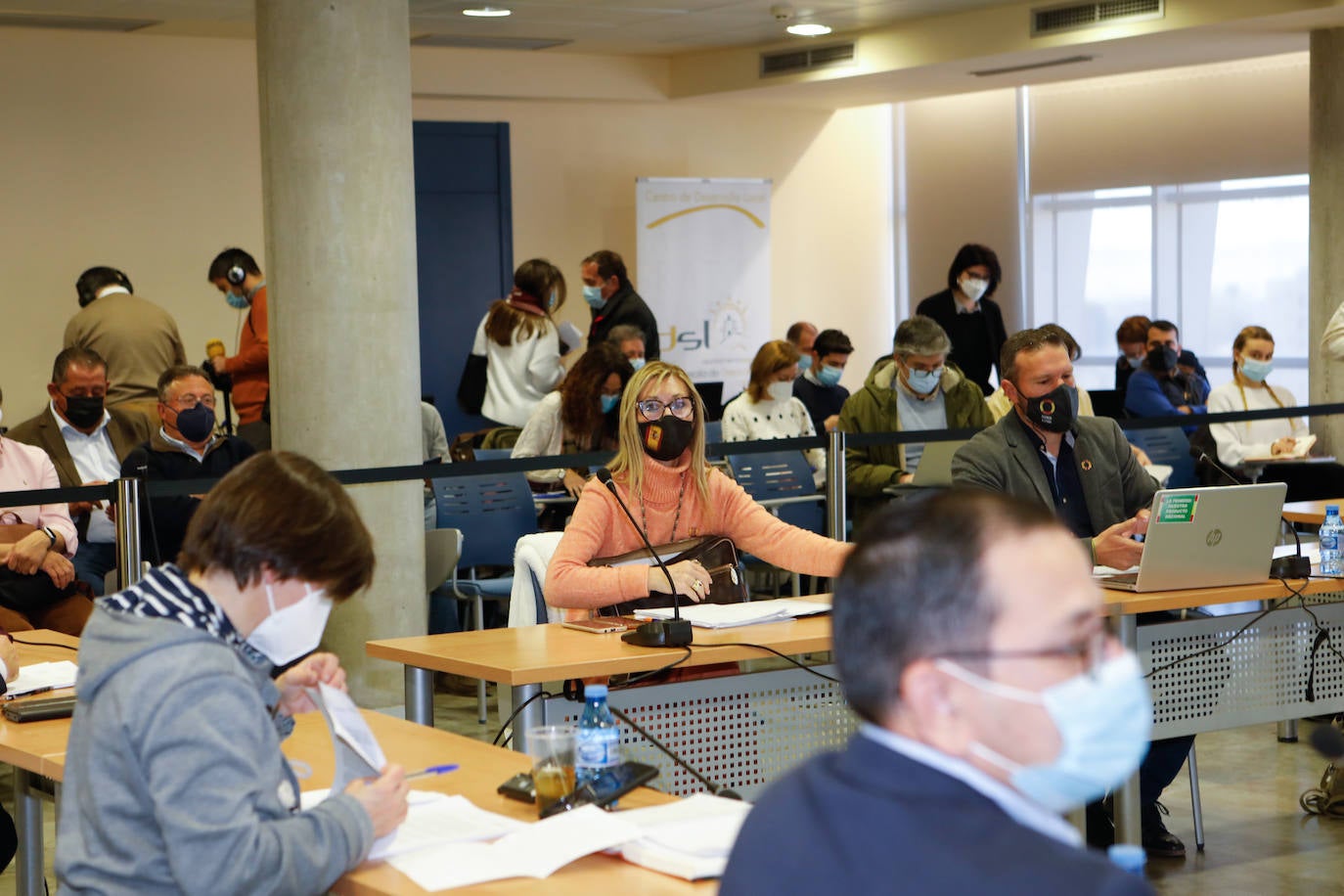 Fotos: El Pleno de Lorca aprueba la moción que afecta a la distancia de las granjas porcinas