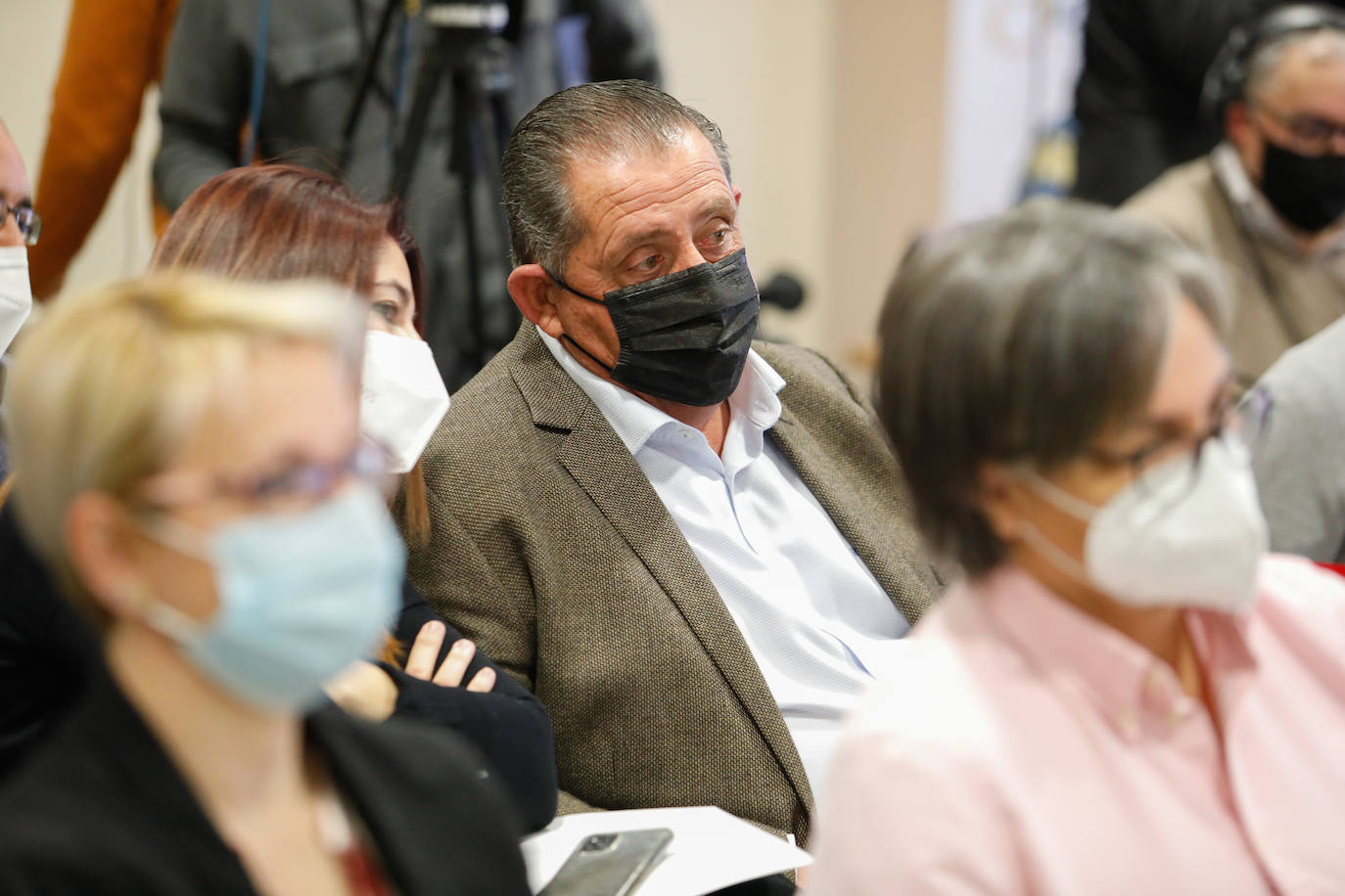 Fotos: El Pleno de Lorca aprueba la moción que afecta a la distancia de las granjas porcinas