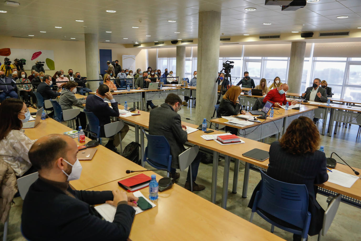 Fotos: El Pleno de Lorca aprueba la moción que afecta a la distancia de las granjas porcinas
