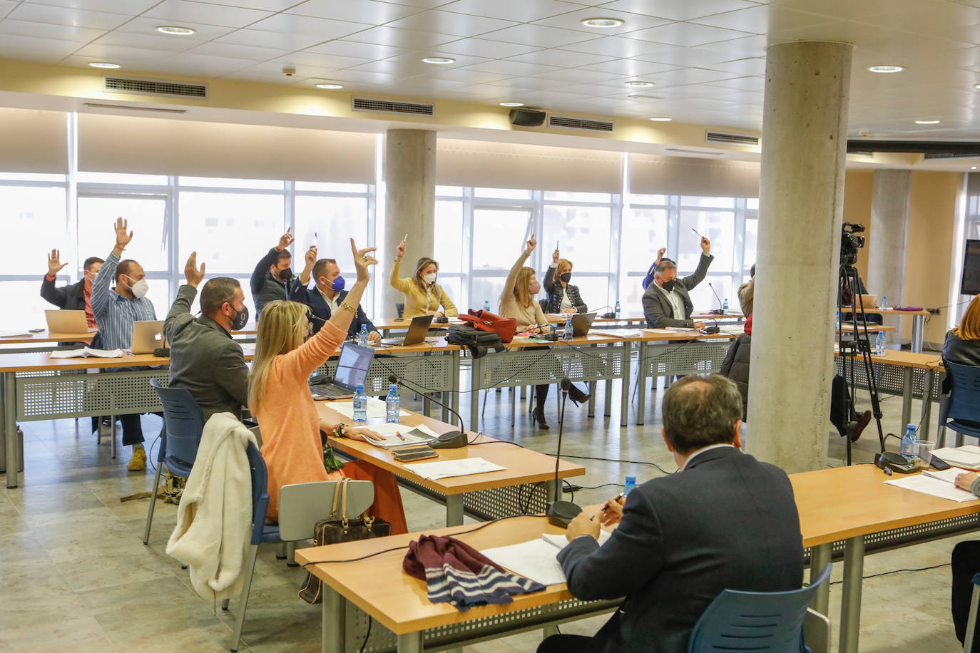 Fotos: El Pleno de Lorca aprueba la moción que afecta a la distancia de las granjas porcinas